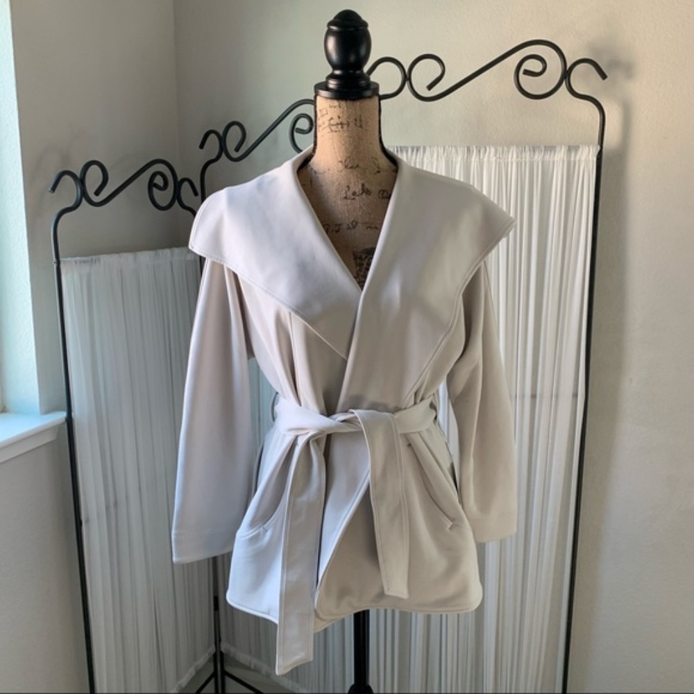 🍋TAGS STILL ON **Lululemon Belted Softstreme Belted Wrap🍋